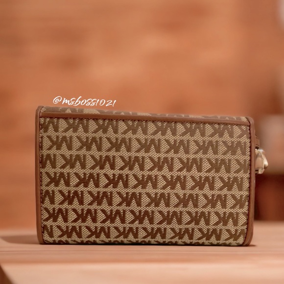 Michael Kors Beige/Luggage MK Lg Phone Wallet BRAND NEW - Picture 2 of 4